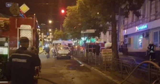Rusiya PUA sı 25 mərtəbəli binaya dəydi: ölü və yaralılar var