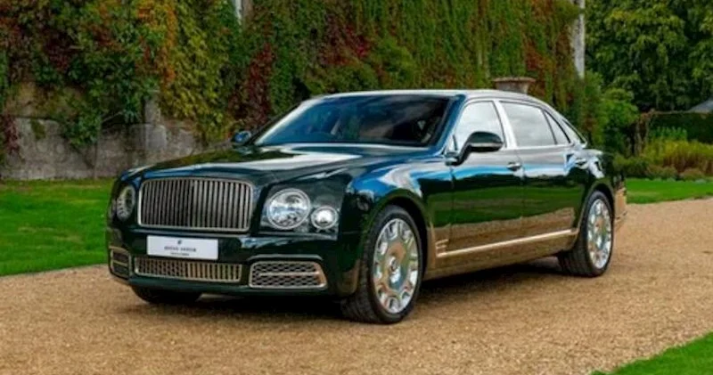 Kraliça II Yelizavetanın “Bentley” avtomobili hərraca çıxarıldı