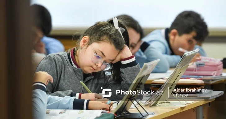 Пропуски уроков в Азербайджане: в каких случаях родителям грозит ответственность?