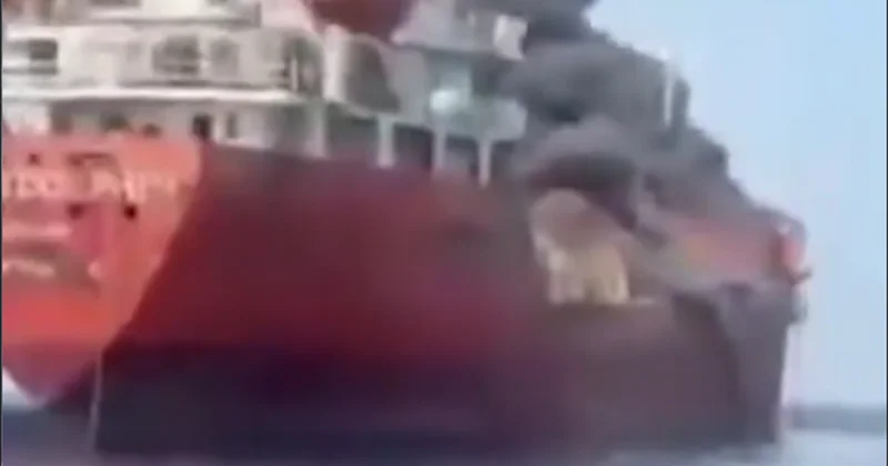 Neft tankeri Hörmüzdə minaya düşdü Video