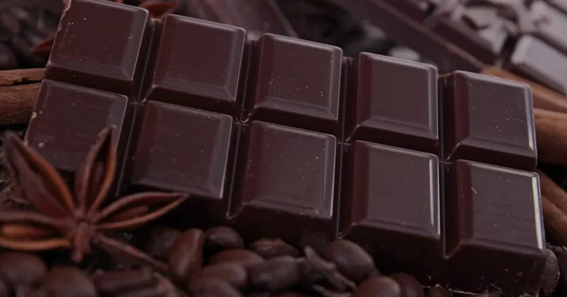 Россия заваливает Армению и Германию шоколадом ФОТО