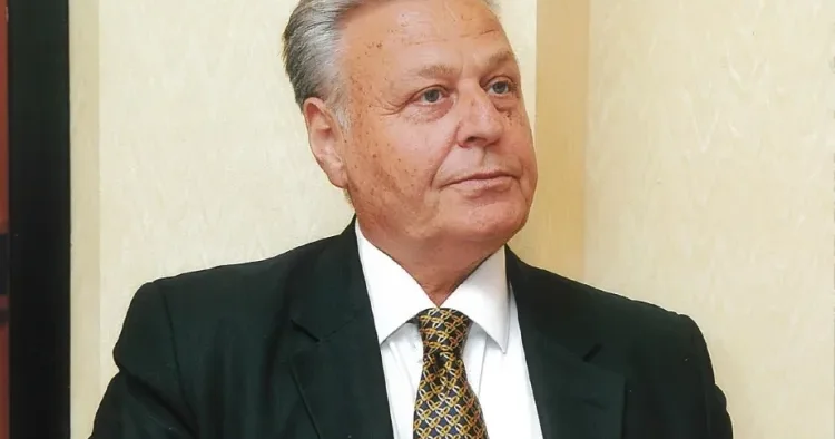 “Bəzi şagirdlər elə bəzənirlər ki, məktəbli olduqları bilinmir” Rəssam Arif Əzizov