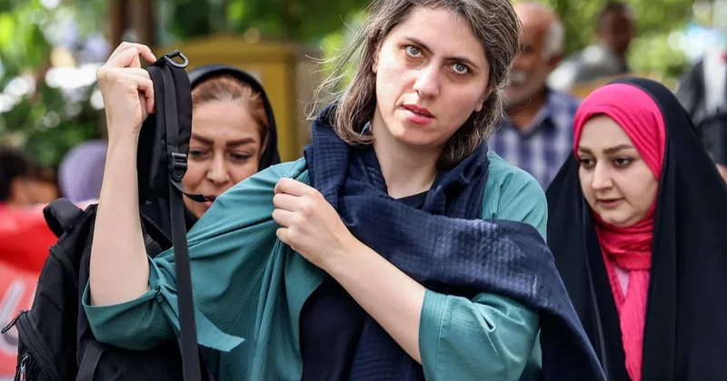 Qadın döyüləndə susanlar, onun başı açıq qalanda niyə danışır?