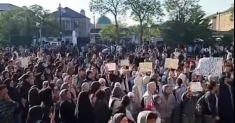 Məktəblərdə təxribat edən bu qara axın hicablı qadınlarımızın təmsilçiləri deyil...