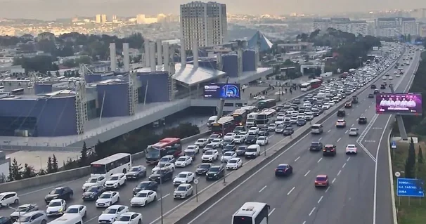 Bakıda bu yollarda nəqliyyatın sıxlığı müşahidə olunur