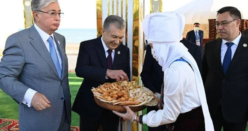 Steyk, quzu qabırğası, hinduşkalı plov... MDB liderlərinə bu yeməklər verildi FOTO
