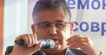 “Putin rejimini xilas etmək üçün Trampın qarşısında özünü alçaldır”