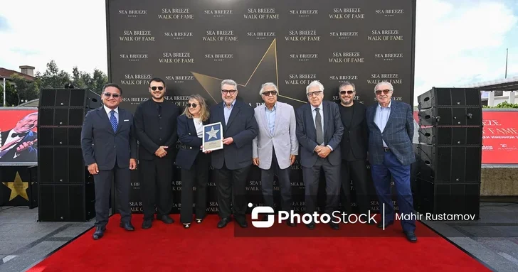 В Баку открыли звезду Юлия Гусмана на Sea Breeze Walk of Fame