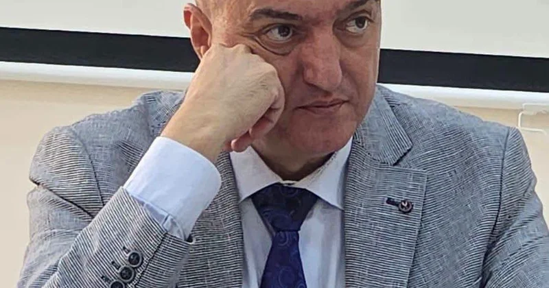 Şair direktor: “Məktəbimizdə dünyəvi prinsiplərə zidd geyim və aksesuarlara yol verilməyib”