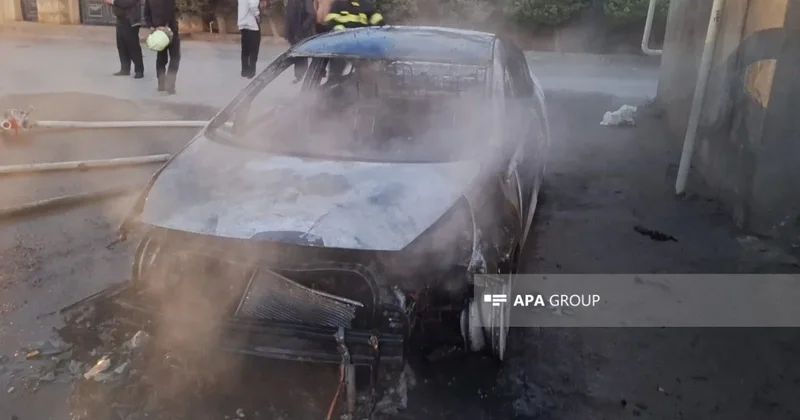 В Баку подожгли автомобиль директора школы ФОТО