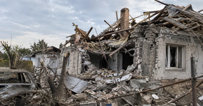 Rusiya ordusu Donetsk vilayətində qəsəbəni Smerç raketləri ilə vurub, ölənlər var