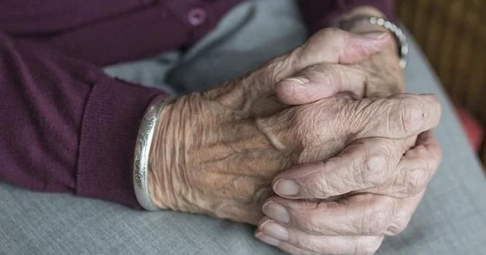74 yaşlı qadın axtarışa verildi Görün nədə təqsirləndirilir?