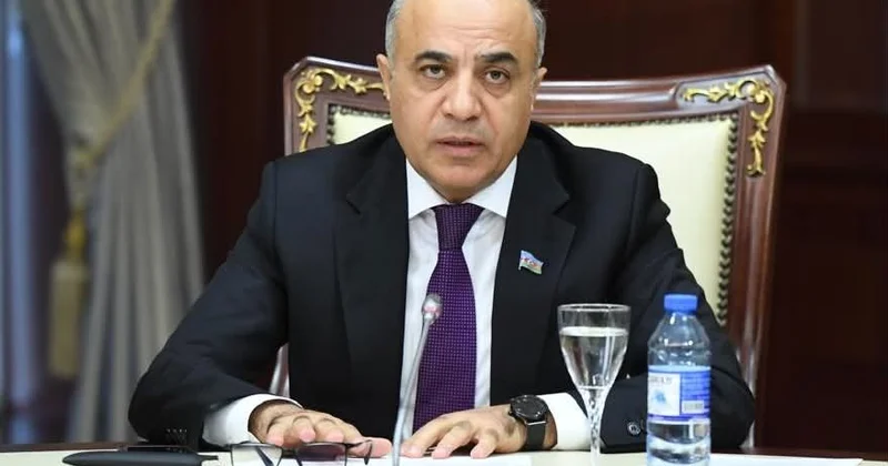 Azay Quliyev: “Vahid məktəbli forması bütün növ ayrı seçkiliyi aradan qaldıracaq, kənar ölkələrin müdaxiləsi yol verilməzdir”