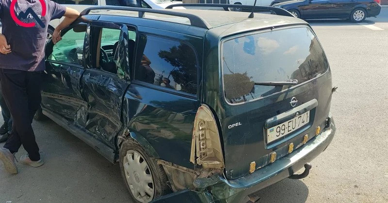 Əvvəl dayanacağa, sonra digər maşınlara çırpıldı Fotolar