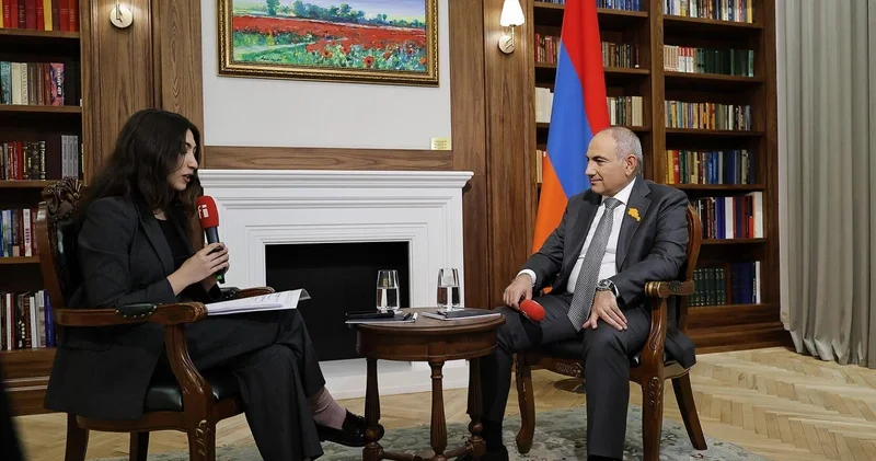 Paşinyan fransalı jurnalistə: Niyə bunu Köçəryandan soruşmursunuz?
