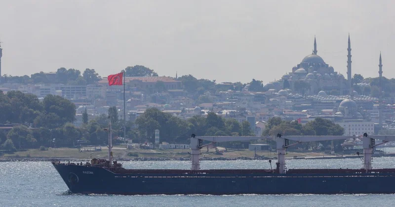 Bosfor boğazı kimyəvi tankerin sıradan çıxması səbəbindən bağlanıb