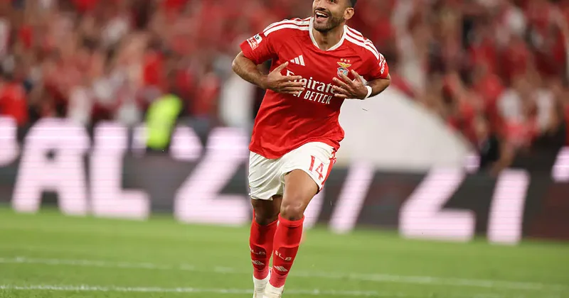 Tottenhem yunan hücumçunu istəyir