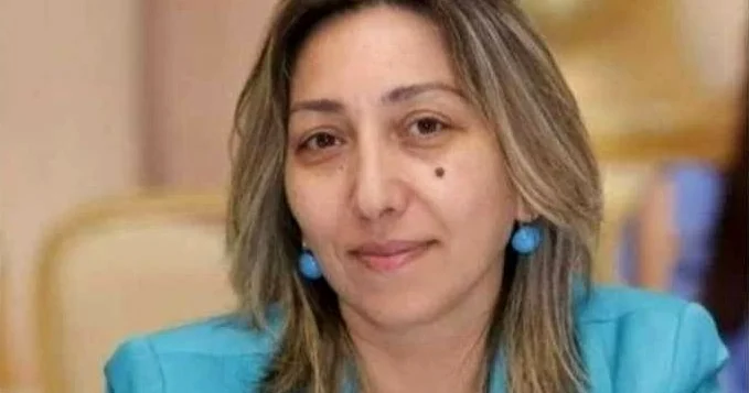 Direktor məktəbdəki tələbləri izah etdi: dar geyim, qısa ətək, makiyaj olmaz!