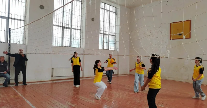 Sağlam qızlar devizi altında voleybol turniri FOTO