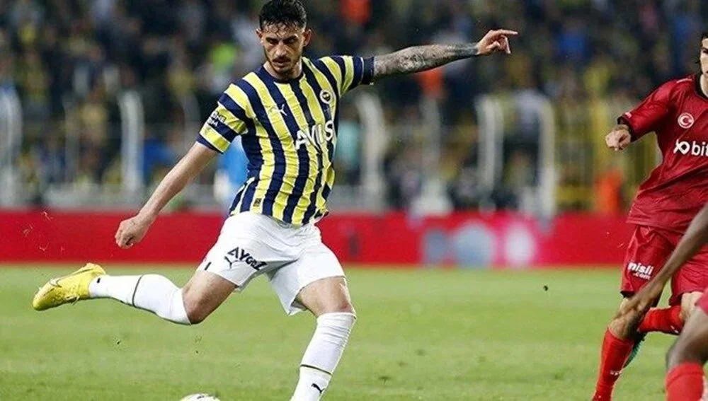 Məhşur futbolçu və aktirisanın münasibətləri olduğu ortaya çıxıb