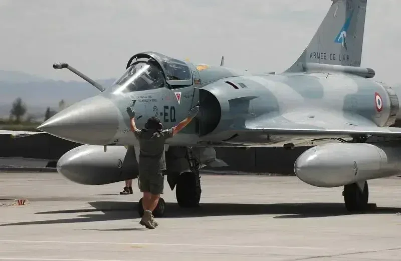 Франция передаст Украине шесть истребителей Mirage 20005