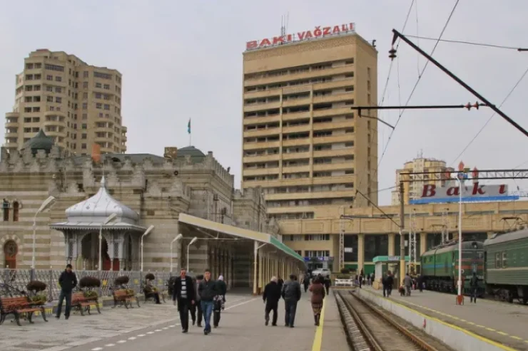 Bakı Dəmiryol Vağzalına sərnişin qarşılamağa və yola salmağa gələnlərə MÜRACİƏT