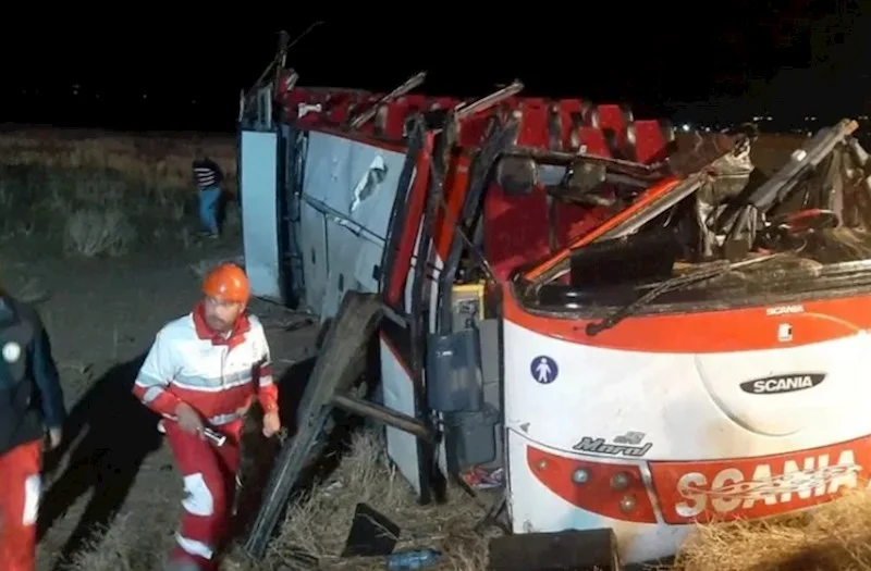 İranda zəvvarları daşıyan avtobus aşıb: Çoxlu sayda ölən və yaralanan var