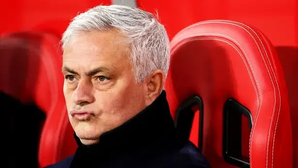 Qalatasarayın kapitanı Mourinyuya sərt sözlər Bəyənmirsə, gedə bilər