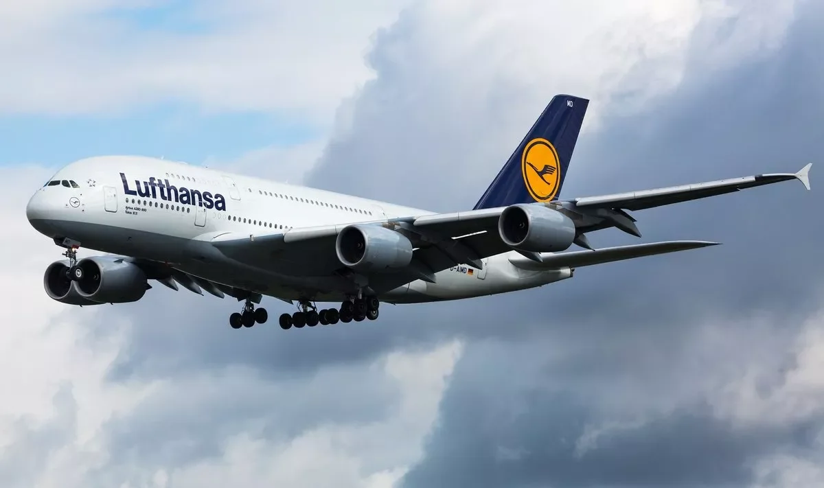 Самолет компании Lufthansa попал в зону турбулентности, пострадали 11 человек