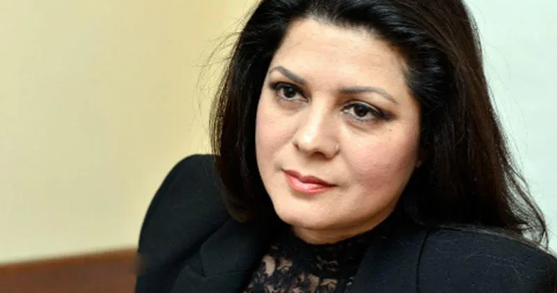 Müğənni: Quran gətirin, əl basım