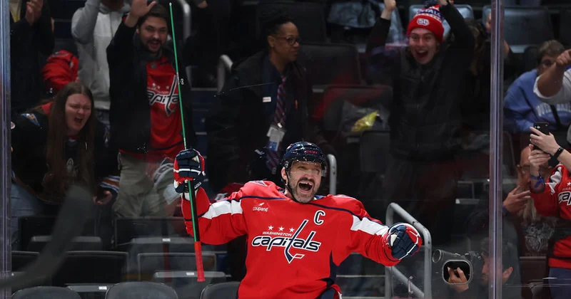 Oveçkin 901 ci qolunu vurdu, Vaşinqton Carolina Hurricanes i məğlub etdi