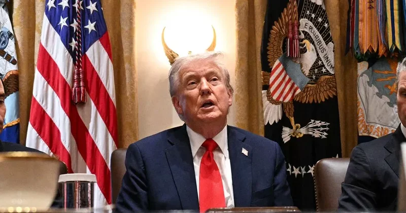 Трамп отказался возвращать портрет Байдена в Белый дом