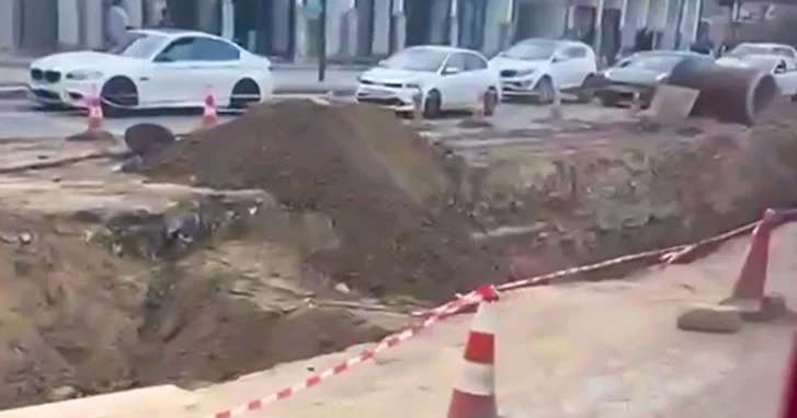 Заторы в Бинагади: когда будет завершена прокладка канализационной линии?