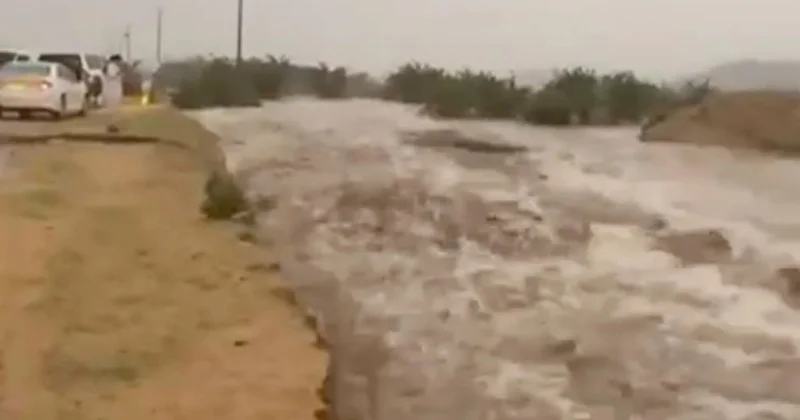 Məkkədə sel başlayıb VİDEO