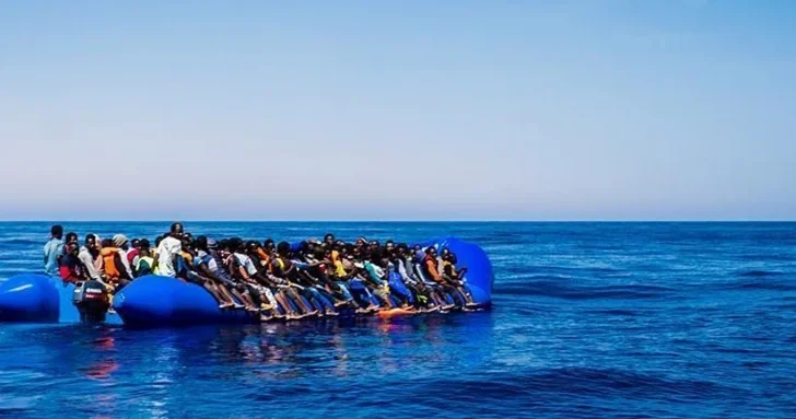 42 мигранта пропали после крушения лодки в Средиземном море