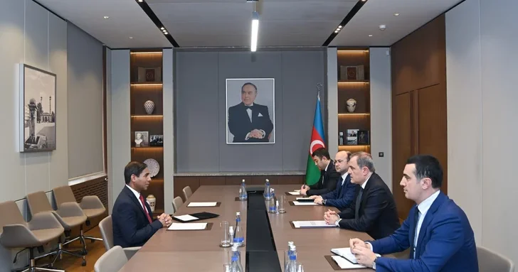 Джейхун Байрамов обсудил с послом Бангладеш перспективы двустороннего сотрудничества