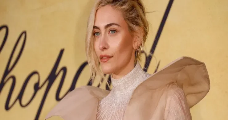 Maykl Ceksonun qızının narkotikə görə burnundan dəlik açılıb: İçindən makaron keçir