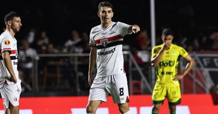 Məşhur futbolçu xəstəxanaya yerləşdirilib