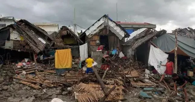 Filippində qasırğa 27 nəfərin həyatına son qoyub