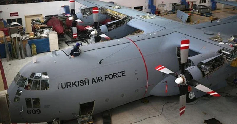 Təyyarədəkilər Bakıda paradda iştirak edən F 16 texnikləri olub