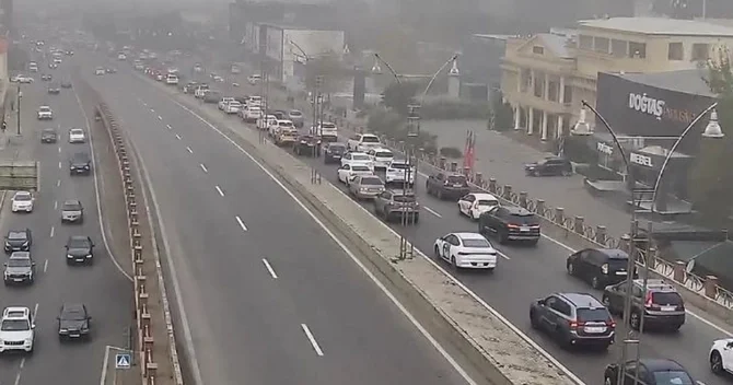 Bakının bir sıra yollarında nəqliyyatın sıxlığı yaranıb