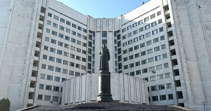 СВР рассказала о поцелуе Еревана . Пашинян сказал, что это неправда