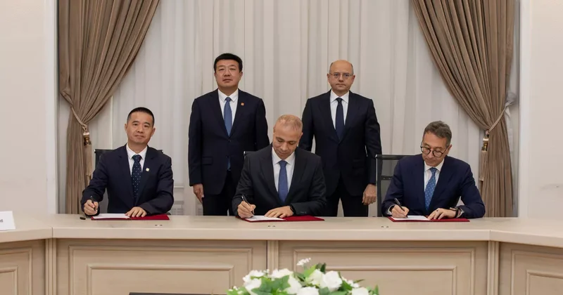 Азербайджан и Китай подписали контракт о реализации СЭС мощностью в 100 МВт ФОТО