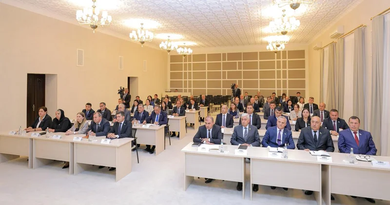 Yeni vəzifəsinə görə Baş nazir postundan azad olundu Foto