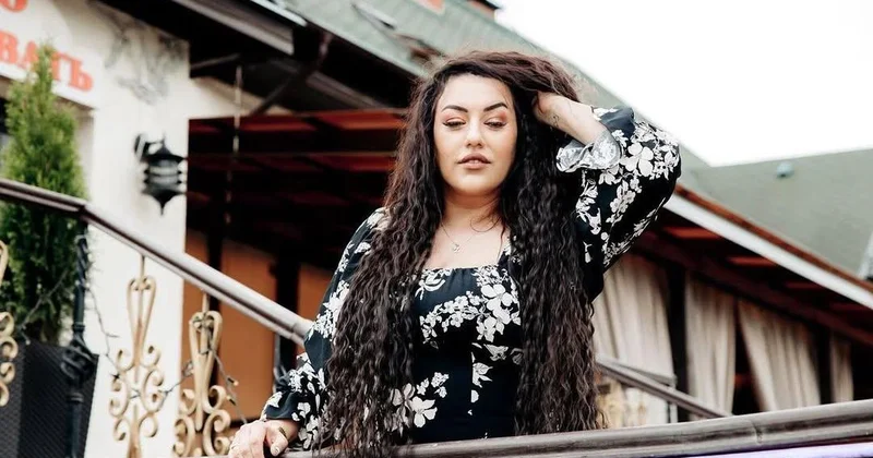 Atam dedi ki, hansısa kişinin çənəsinə, dodağına baxsan...