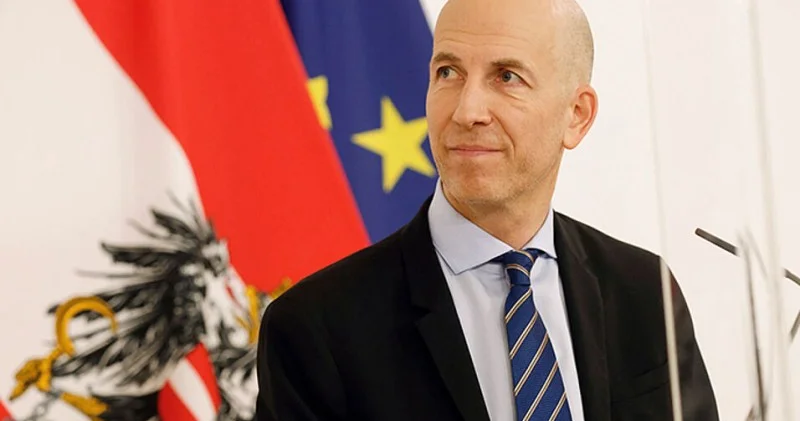 Trampın ticarət tarifləri fayda verir