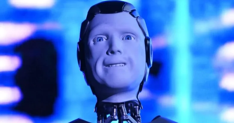 Rus robotu ilk təqdimat zamanı yıxılıb