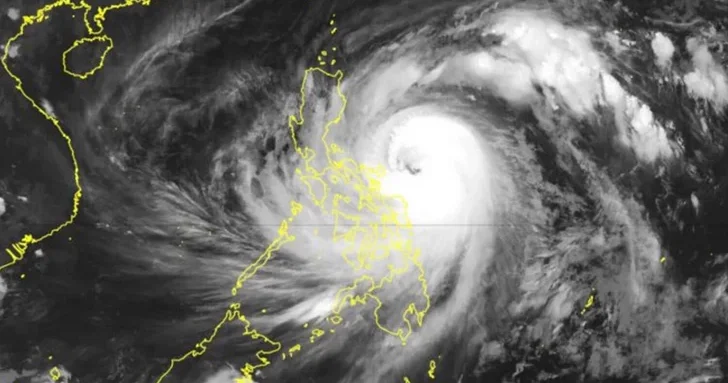 Супертайфун Фунг Вонг меняет курс на Японию