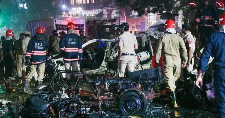 Власти Индии признали взрыв у Красного форта в Нью Дели терактом