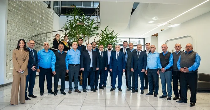 BakuBus da təqaüdə çıxan sürücülərlə vida mərasimi keçirilib!